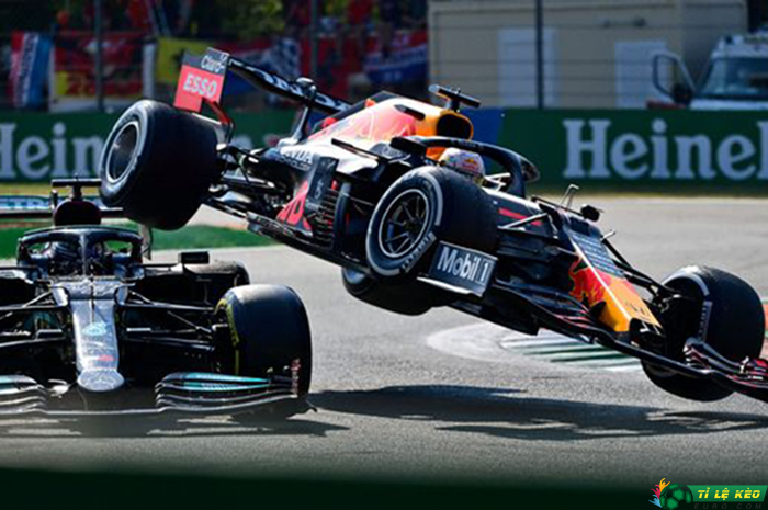 Lewis Hamilton v Max Verstappen