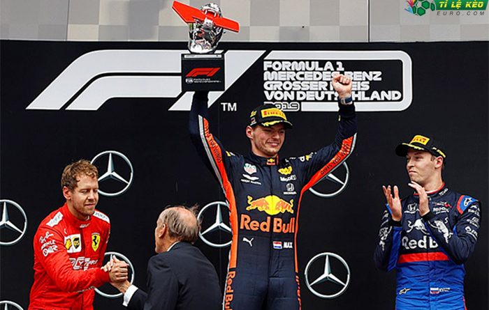 Red Bull của Max Verstappen đã vượt qua Mercedes
