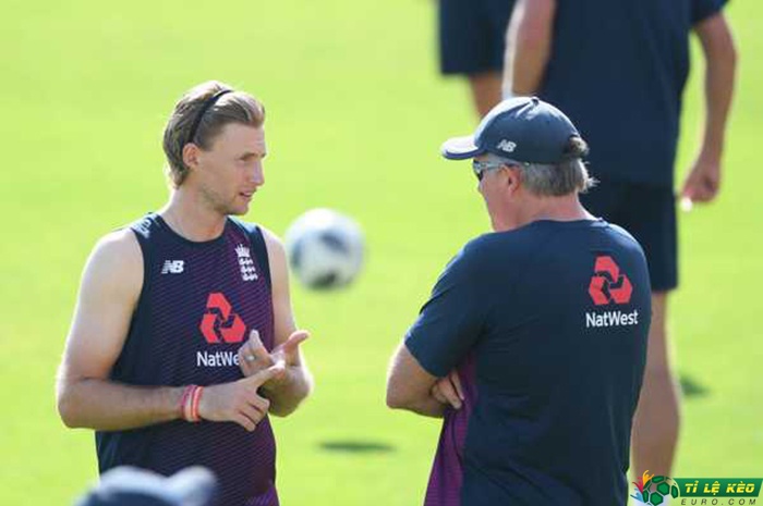 Joe Root muốn Chris Silverwood
