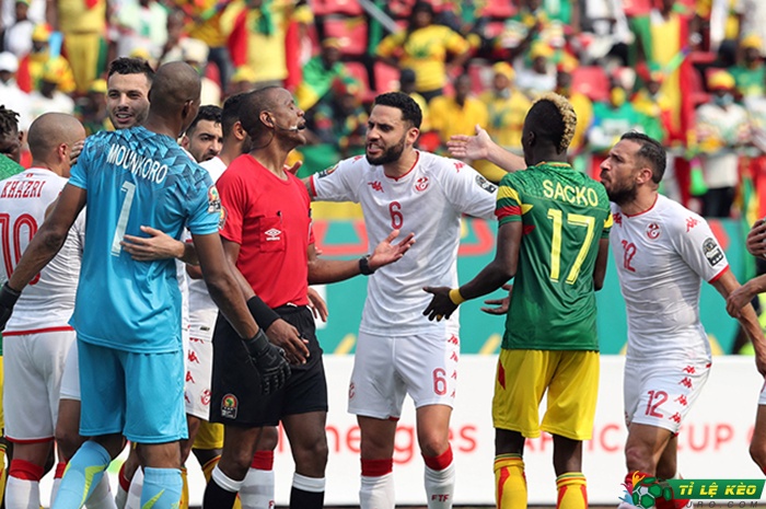Tunisia và Mali kết thúc trong hỗn loạn