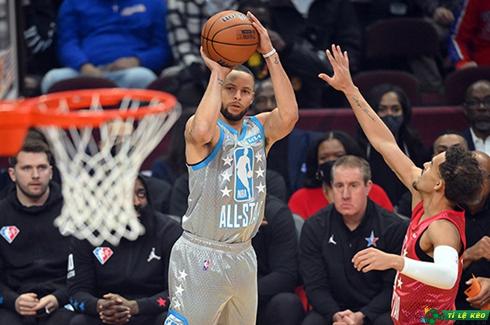 Stephen Curry lập kỷ lục