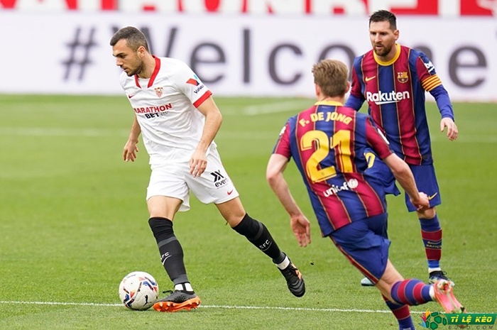 Barca vượt lên dẫn trước Sevilla