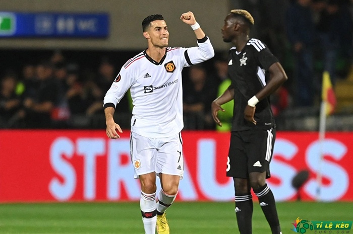 Cristiano Ronaldo ghi bàn thắng đầu tiên