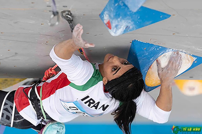 nữ vận động viên leo núi người Iran